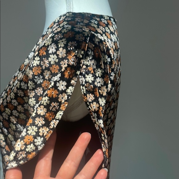 Madewell Velvet Floral Ruffle Short Sleeve Blouse - Picture 3 of 8